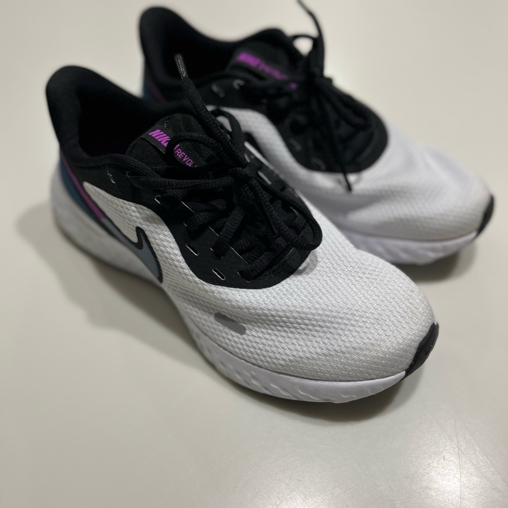 Nike running revolution size 7